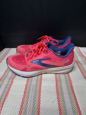 Brooks Launch 9 Woman's Size 9.5